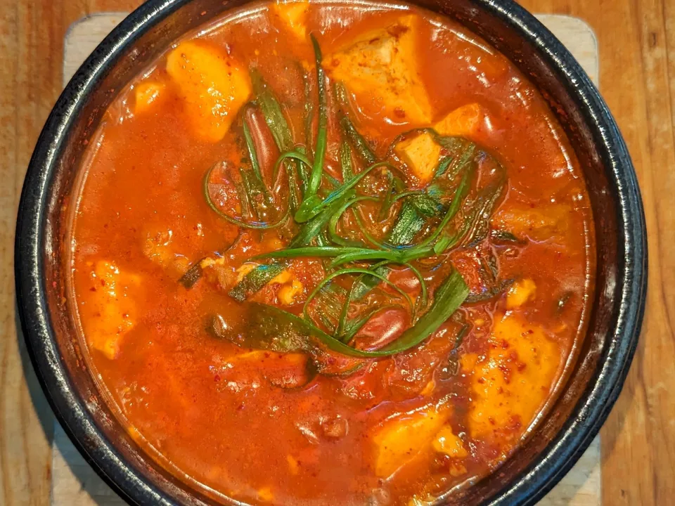 1년 묵힌 김치로만 찌개 끓입니다