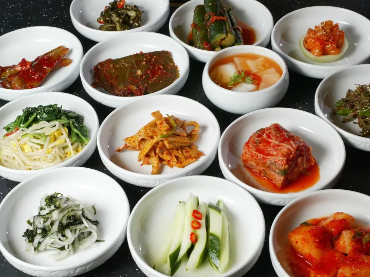 점심엔 반찬 일곱 가지